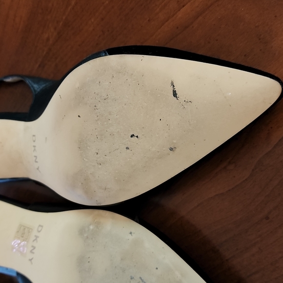 DKNY velvet/velour kitten heel - Picture 7 of 9